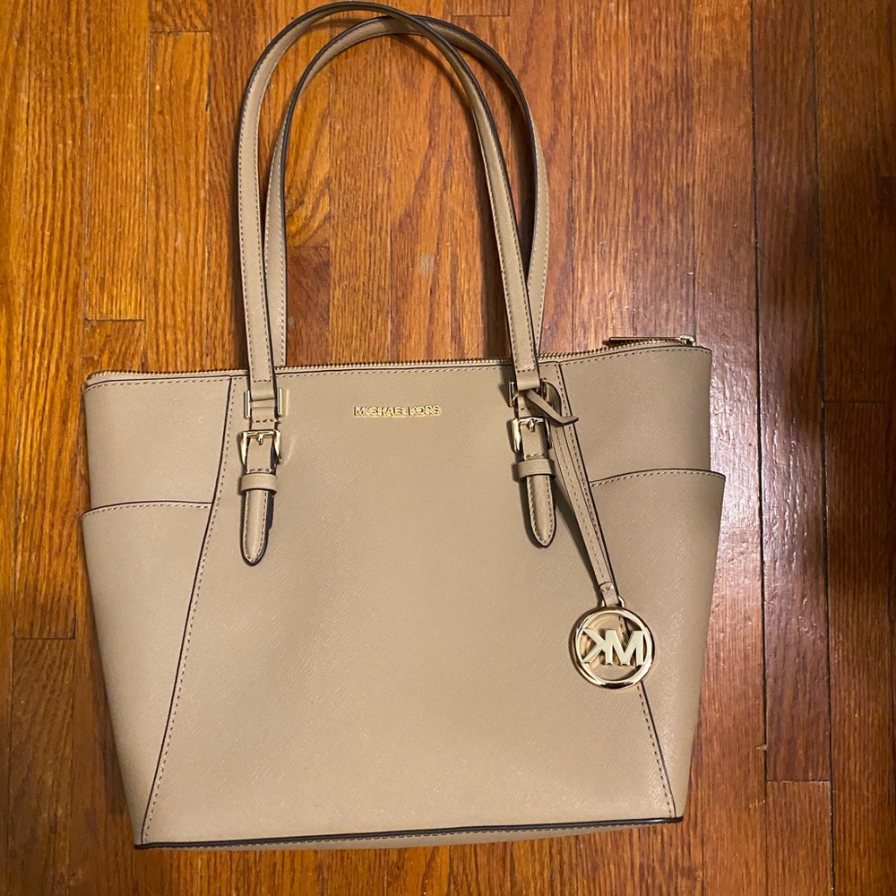 Micheal Kors purse